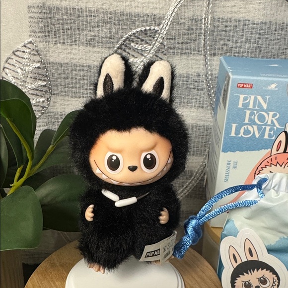 pin for love R - Picture 2 of 3